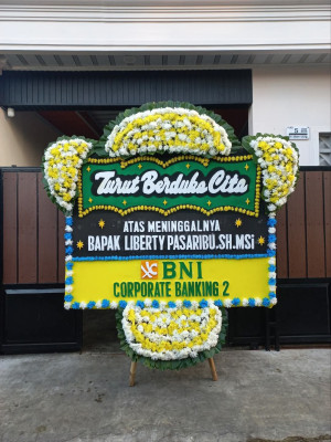 Papan Bunga Duka di Pulau Abang