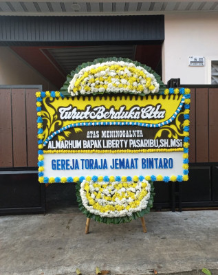 Papan Bunga Duka di Pulau Abang