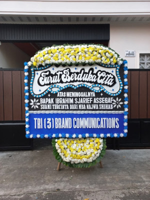 Papan Bunga Duka di Pulau Abang